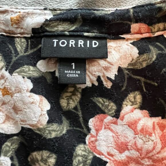 Torrid Black Floral Texture Woven Peasant Blouse Peasant Sleeves Plus Sz 1 - Picture 5 of 7